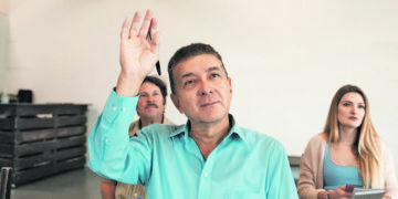Se debate la edad jubilatoria, pero el mercado laboral empieza a expulsar antes Se debate la edad jubilatoria, pero el mercado laboral empieza a expulsar antes