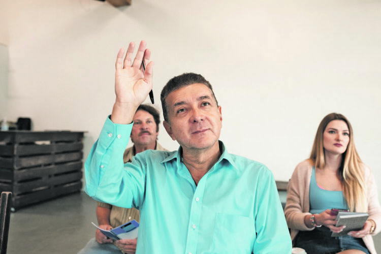 Se debate la edad jubilatoria, pero el mercado laboral empieza a expulsar antes Se debate la edad jubilatoria, pero el mercado laboral empieza a expulsar antes