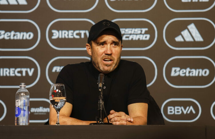 NOTICIAS ARGENTINAS BAIRES AGOSTO 27   El entrenador Eduardo “Chacho” Coudet  durante la conferencia de prensa que ofrecio hoy en el estadio de River Plate donde anuncio que renuncio a su cargo en la institucion. FOTONA DAMIAN DOPACIO