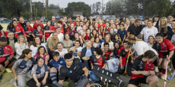 Cuatro cordobeses harán historia en el primer Mundial de Hockey ID El gobernador Martín Llaryora estuvo con Nicolás Brocal, Jonathan Bustamante, Pablo Ríos y Benicio Tomaselli Bertorello integrantes del equipo argentino que viajará a Países Bajos para participar del evento.