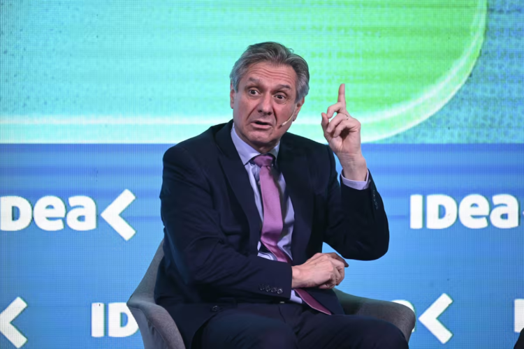 Daza anticipó que el Banco Central comprará 10.000 millones de dólares José Luis Daza participó de un encuentro con empresarios y referentes del sector privado en Rosario.