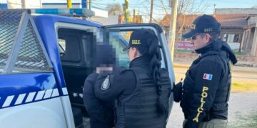 Detuvieron a 15 personas y secuestraron nueve armas en distintas puntos provinciales De punta a punta: 15 detenidos y un arsenal secuestrado en el interior. Foto: Policía de Córdoba.