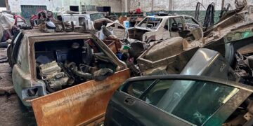 Detuvieron a dos personas y desarticularon un galpón con autopartes robadas Detuvieron a dos personas y desarticularon un galpón con autopartes robadas