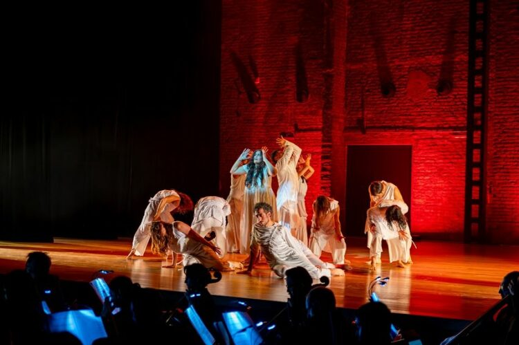 El elenco estará integrado por Pía Gray y Federico Finocchiaro, quienes interpretarán a Dido y Eneas, junto a un destacado grupo de solistas.