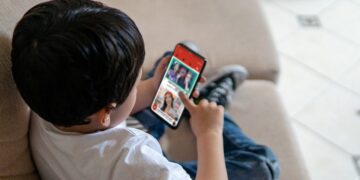 El Consejo Constitucional de Francia anuló prohibición de redes sociales a menores de 15 años