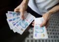 El Gobierno fijó aumentos escalonados para el salario mínimo hasta abril de 2027 El Gobierno busca garantizar un salario mínimo de más de $1 millón en las paritarias