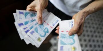 El Gobierno busca garantizar un salario mínimo de más de $1 millón en las paritarias