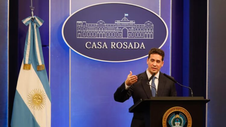 El Gobierno descarta un rescate por la mora crediticia y las fintech marcan diferencias Conferencia de prensa en la Casa Rosada sobre la mora crediticia.