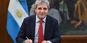 El Gobierno flexibiliza los dogmas de Milei para reactivar la economía