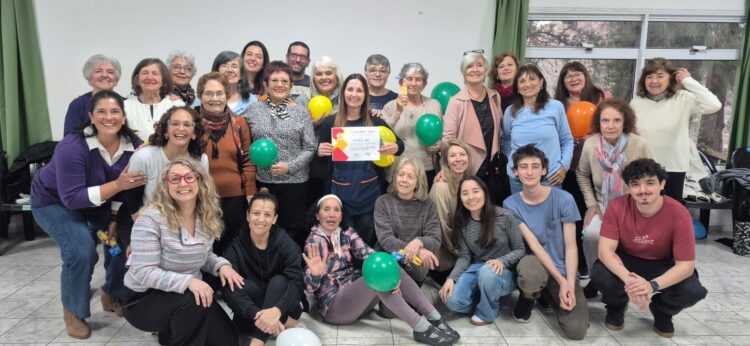 Linkeadores sociales: vínculos que cuidan y comunidades que acompañan Linkeadores sociales: vínculos que cuidan y comunidades que acompañan