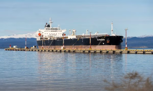 Tierra del Fuego repudió el amarre de un buque británico en Ushuaia El petrolero Promise, de bandera británica y dedicado al transporte de crudo, amarrado en el puerto de Ushuaia.