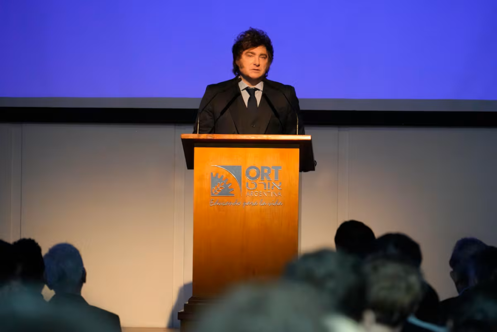El presidente brindó un discurso ante estudiantes secundarios El presidente brindó un discurso ante estudiantes secundarios