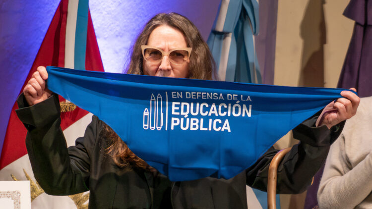 Emotivo discurso de Martel en la entrega del Honoris Causa Martel defendió la educación pública en la ceremonia.