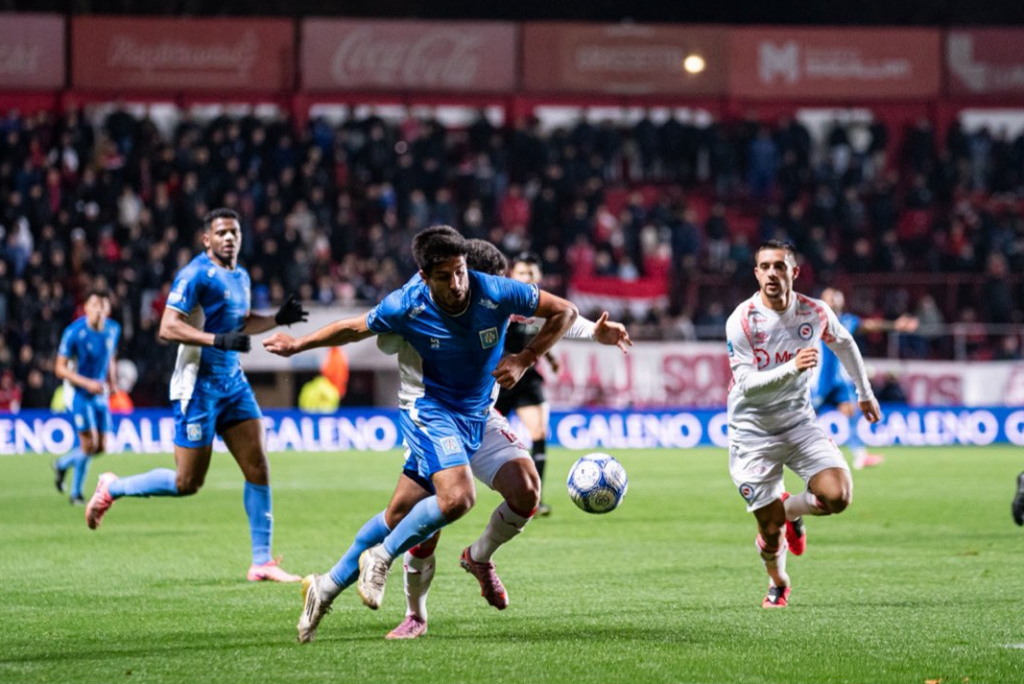 Estudiantes de Río Cuarto cayó 3-0 ante Argentinos Juniors en La Paternal por la segunda fecha del Torneo Clausura.