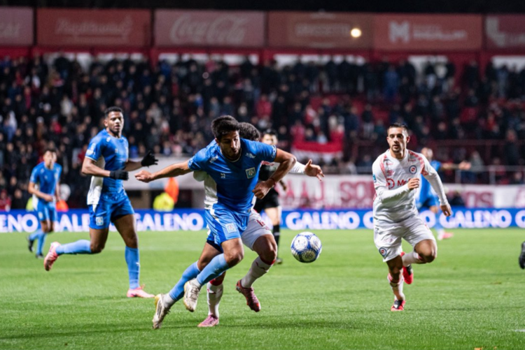 Estudiantes de Río Cuarto recibe a Banfield en el Antonio Candini Estudiantes de Río Cuarto cayó 3-0 ante Argentinos Juniors en La Paternal por la segunda fecha del Torneo Clausura.
