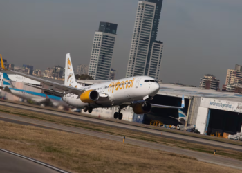 Aeronave de Flybondi en el Aeropuerto de Buenos Aires, en junio de 2022. Matías Baglietto (NurPhoto via Getty Images)