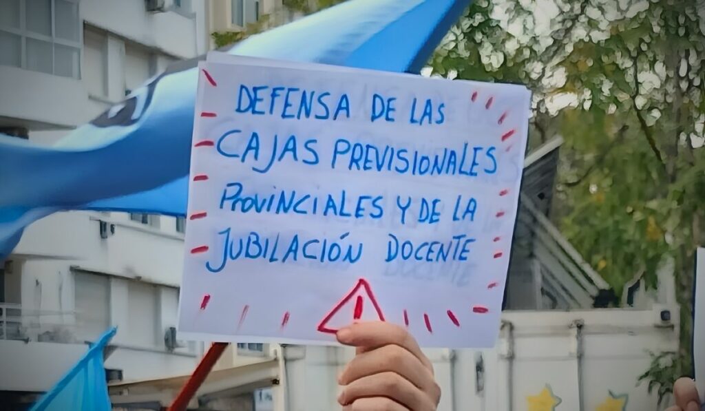 Los gremios estatales volvieron a reclamar medidas para aliviar el impacto de la reforma previsional sobre trabajadores activos y jubilados de Córdoba.
