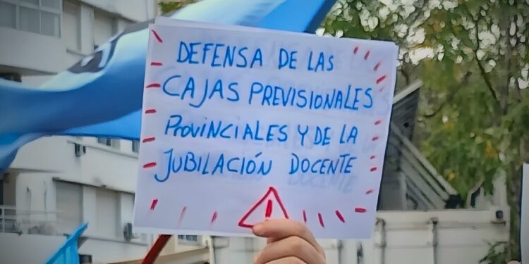 Los gremios estatales volvieron a reclamar medidas para aliviar el impacto de la reforma previsional sobre trabajadores activos y jubilados de Córdoba.