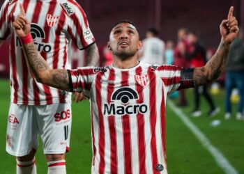 Instituto encontró la recompensa en el final y se trajo tres puntos de oro en su visita a Lanús