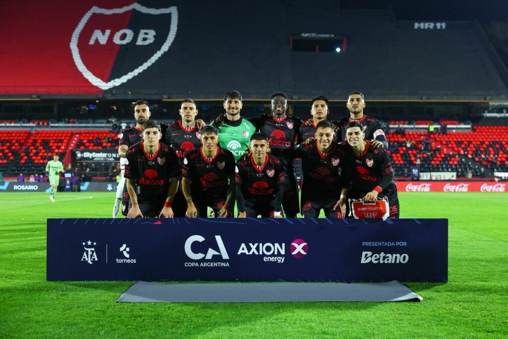 Instituto recibe a San Lorenzo con la misión de defender la punta