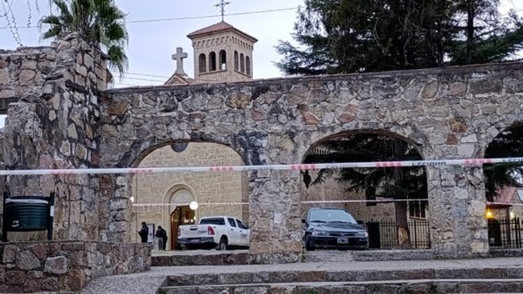 Investigan la muerte de un hombre en un colegio de Villa Carlos Paz El hombre fue hallado en un depósito en el colegio.
