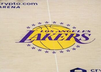 Joshua Kushner y Bob Iger compraron Los Ángeles Lakers por 12.500 millones de dólares Joshua Kushner y Bob Iger compraron Los Ángeles Lakers por 12.500 millones de dólares