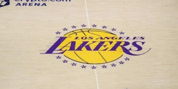 Joshua Kushner y Bob Iger compraron Los Ángeles Lakers por 12.500 millones de dólares Joshua Kushner y Bob Iger compraron Los Ángeles Lakers por 12.500 millones de dólares