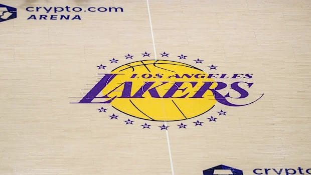 Joshua Kushner y Bob Iger compraron Los Ángeles Lakers por 12.500 millones de dólares Joshua Kushner y Bob Iger compraron Los Ángeles Lakers por 12.500 millones de dólares