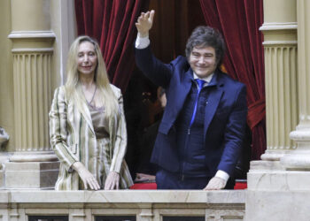 Karina Milei recibe a legisladores bonaerenses en Casa Rosada El presidente Javier Milei y la secretaria general Karina Milei.