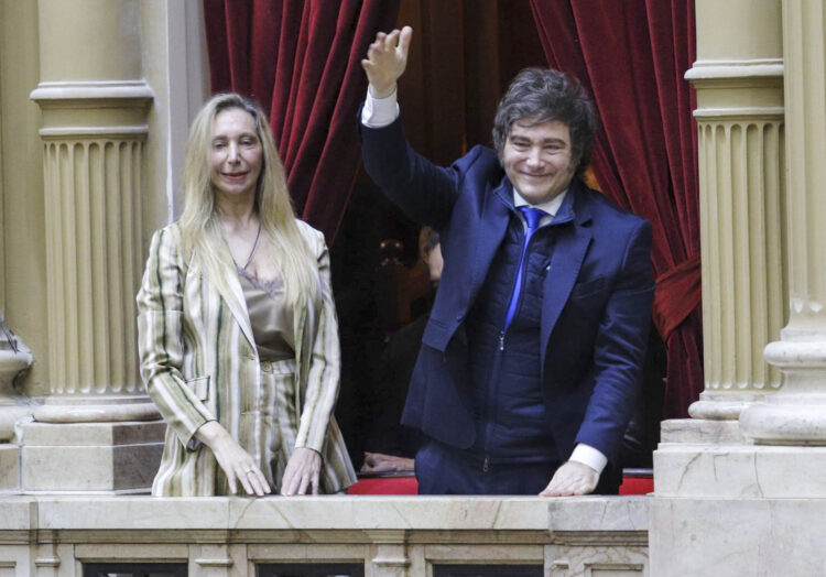 El presidente Javier Milei y la secretaria general Karina Milei.
