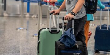 La balanza turística registró un saldo negativo de 398.000 visitantes en julio