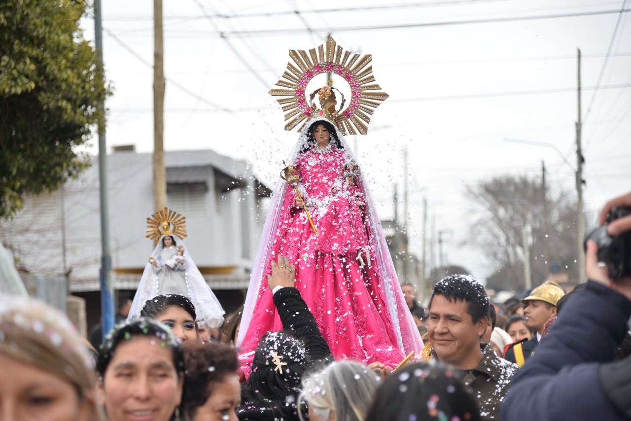 Alrededor de 20.000 personas celebraron a la Virgen de Urkupiña en Villa El Libertador La festividad reunió a la comunidad boliviana y a vecinos de Córdoba en una jornada de fe, música y danzas típicas.