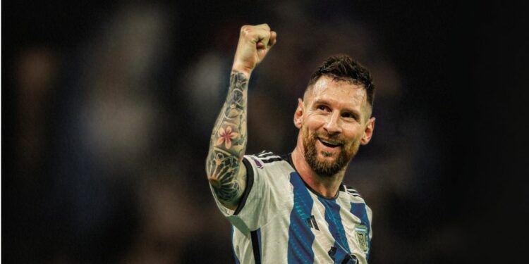 Lionel Messi confirma que se retira de la Selección En 2021, Argentina venció a Brasil en el Maracaná y Messi ganó su primer título grande con la Selección mayor.
