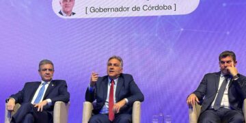 Llaryora: “Si no le das cobertura a la clase media, se generan graves problemas” Llaryora: “Si no le das cobertura a la clase media, se generan graves problemas”