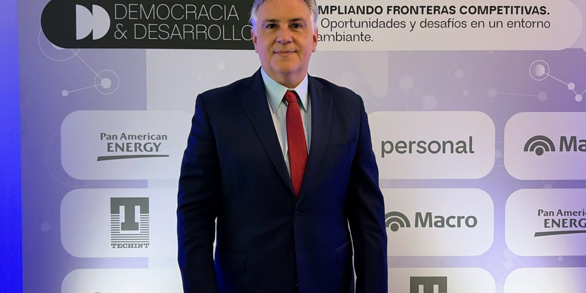 Llaryora: “Si no le das cobertura a la clase media, se generan graves problemas”