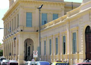 Los hospitales universitarios de Córdoba esperan precisiones sobre el cobro a extranjeros