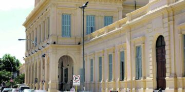 Los hospitales universitarios de Córdoba esperan precisiones sobre el cobro a extranjeros Los hospitales universitarios de Córdoba esperan precisiones sobre el cobro a extranjeros