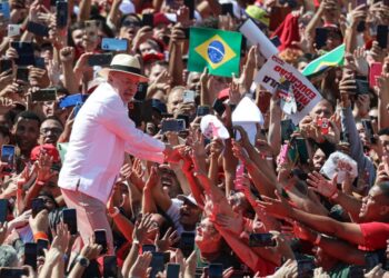 Lula busca aprobar la reducción de la jornada laboral en Brasil