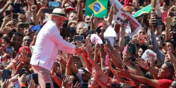 Lula busca aprobar la reducción de la jornada laboral en Brasil