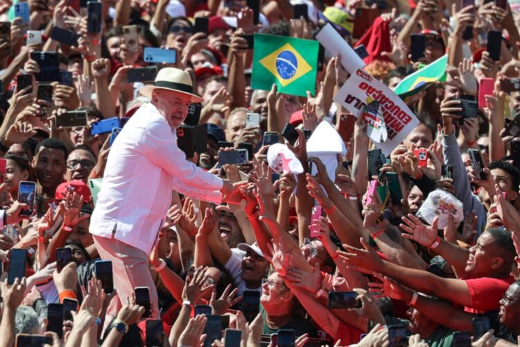Lula busca aprobar la reducción de la jornada laboral en Brasil Lula impulsa aprobación de proyecto sobre reducción de jornada laboral.