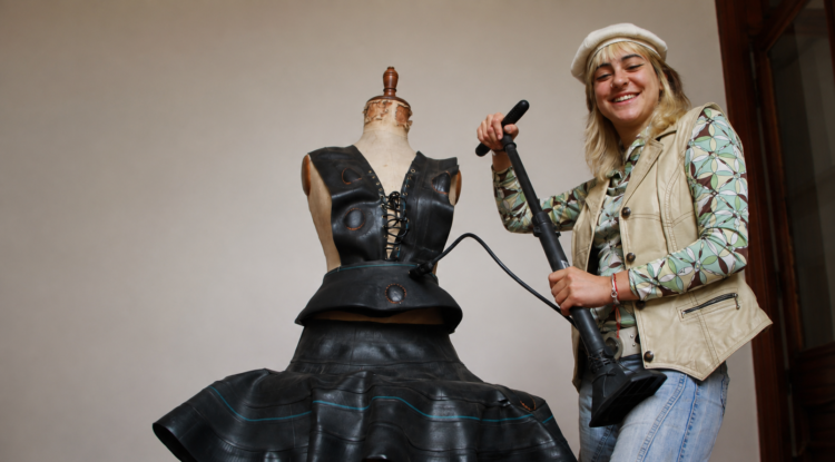 El arte textil ocupará este viernes el Museo de las Mujeres La apertura contará con una intervención de integrantes de la Orquesta Sinfónica Cordobesa Ginastera y con la presentación de "Lo inminente", a cargo del Seminario de Danza Clásica "Nora Irinova", con entrada libre y gratuita.