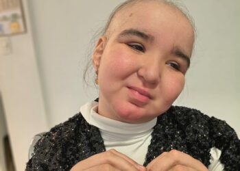 Manu y su familia luchan por una nueva oportunidad.