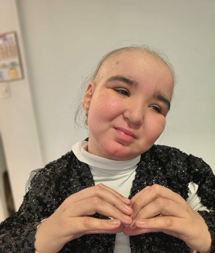 Manu necesita llegar a Uruguay para acceder a una terapia contra la leucemia Manu y su familia luchan por una nueva oportunidad.