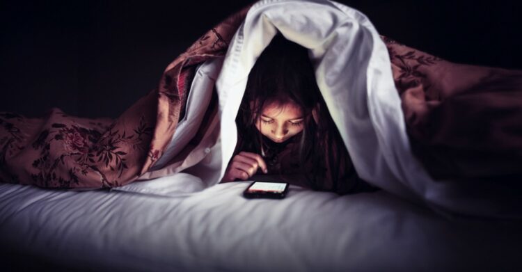Una especialista cuestiona cómo se educa a los adolescentes frente a las redes.