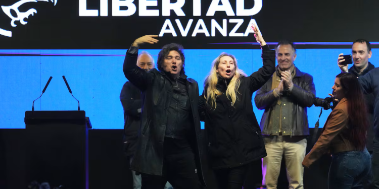 El presidente Milei y su hermana Karina en la campaña para las elecciones legislativas de 2025.