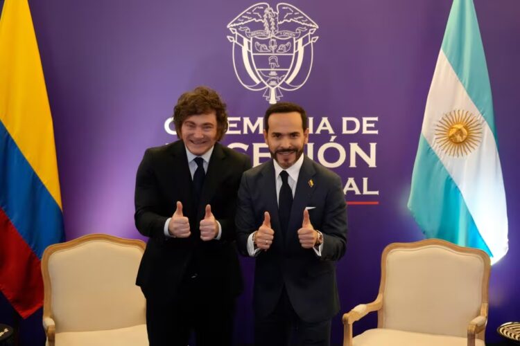 Milei se reunió con Abelardo de la Espriella y asistió a su asunción presidencial El mandatario argentino participó de la asunción del presidente electo colombiano}.