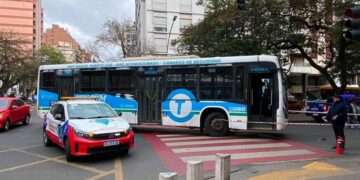 Murió el hombre que había sido embestido por un colectivo en la Chacabuco