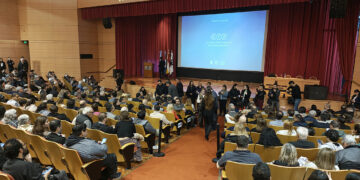Llaryora: Córdoba no quiere perder su industria y su tecnología La UTN Córdoba presentó el proyecto para su primer colegio preuniversitario técnico.