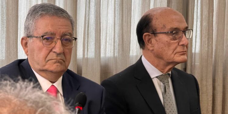 El abogado Miguel Ortiz Pellegrini (izq) y Oscar González (der). Foto: Roberto "Cany" Figueroa / SRT .