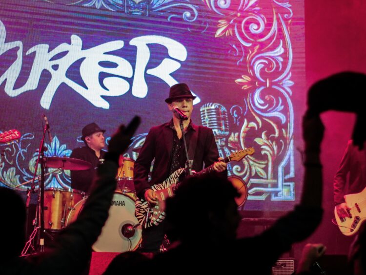 Un tributo a Los Gardelitos para cerrar el finde "Parker", banda tributo a Los Gardelitos tocará este lunes en Salu!.
Fotografía: @floortorresfotografia.